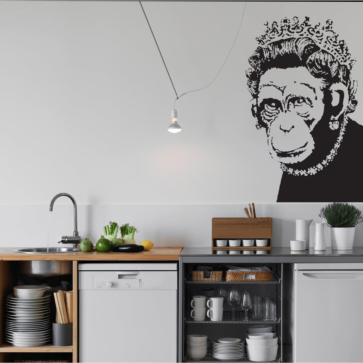 Banksy Monkey Queen seinakunsti kleebis – naljakas positiivne vinüülist köögikleebis
