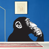 Thinking Monkey seinakleebis – Banksy tänavakunstitrükis veekindel vinüülkleebise kingitus
