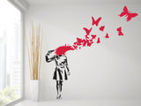 Banksy enesetaputüdruk liblikaga seinakleebisega – Bansky Street Art Graffiti Gun vinüülkleebis seinale